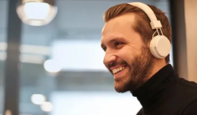 巨头哄抢有声书流量，谁会是耳朵经济最终收割者？